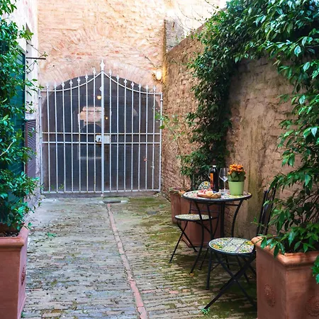 Domus Nannini - L' Arco Di Matteotti شقة سيينا